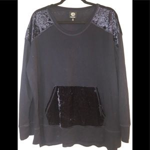 Plus size crew nk, velvet shoulders and pocket.